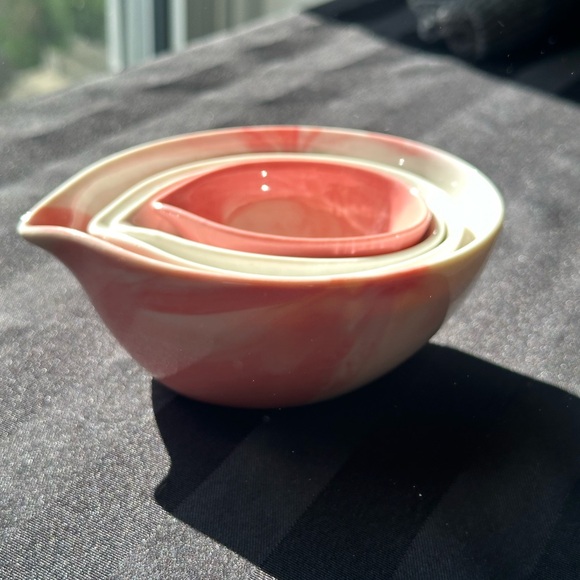 Samantha Pynn Home porcelain 4 measuring cups pink white nesting baking cookwear - Picture 3 of 5